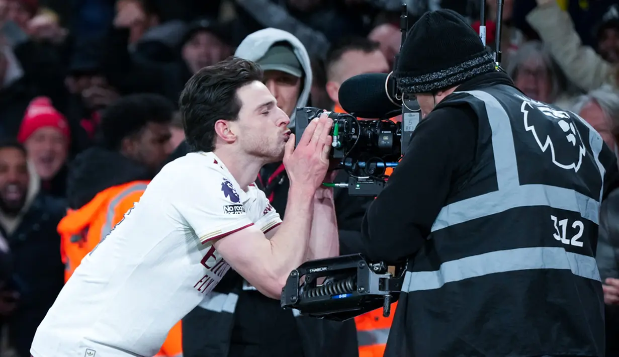 Hasil ini membuat Arsenal kini mengemas 48 poin dari 20 laga. Mereka duduk nyaman di puncak klasemen dengan keunggulan enam angka dari Aston Villa yang ada di peringkat kedua. (AP Photo/Alastair Grant)