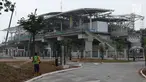 Suasana pembangunan Stasiun kereta LRT Velodrome Rawamangun, Jakarta, Selasa (17/7). LRT fase 1 rute Kelapa Gading-Velodrome Rawamangun sepanjang 5,8 kilometer ditargetkan selesai jelang pelaksanaan Asian Games 2018. (Liputan6.com/Helmi Fithriansyah)