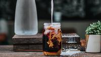 Ilustrasi kopi susu (Foto: unsplash.com/Tyler Nix)