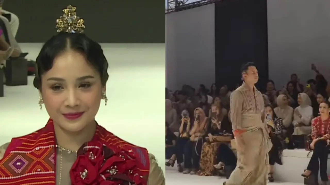 Nagita Slavina dan Raffi Ahmad saat berjalan di catwalk JFW 2024 pada Rabu sore (25/10/2023)