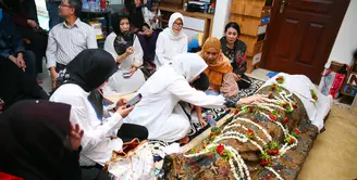 Presenter, aktor, sutradara dan politisi Sys Ns baru saja menghembuskan napas terakhirnya pada Selasa (23/1/2018). Almarhum pada hari ini ditemukan pingsan di kediamannya, kawasan Kemang Timur Jakarta Selatan. (Nurwahyunan/Bintang.com)