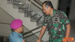 Citizen6, Surabaya: Kunjungan kerja Danpasmar 1, Brigjen TNI (Mar) R. Gatot Suprapto ke lembaga pendidikan TNI AL terkait dirinya sebagai pejabat baru dijajaran TNI wilayah timur. (Pengirim: Penkobangdikal). 
