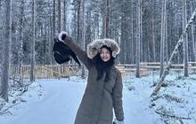 7 Potret Raline Shah Berburu Aurora Naik Kereta Rusa saat Liburan di Finlandia, Cantik Natural Tanpa Make Up