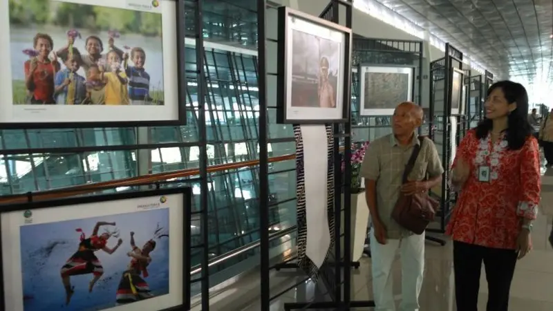 60 Foto Keindahan Indonesia Mejeng di Terminal 3 Bandara Soetta (Liputan6.com/Pramita Tristiawati)