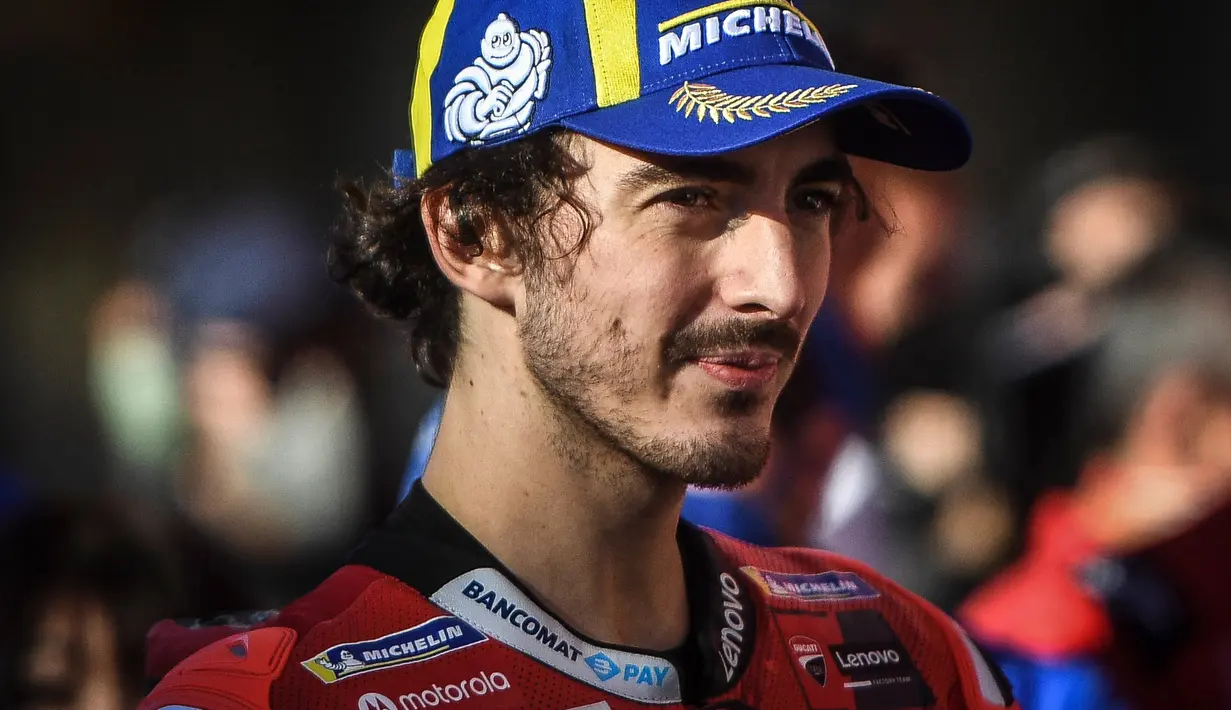 Francesco Bagnaia merupakan pembalap jebolan akademi VR46 yang mengawali kariernya di MotoGP bersama tim satelit Pramac Racing pada 2019. Ia terus berkembang dan akhirnya dipromosikan ke tim utama. Di musim perdananya, Pecco sukses menjadi runner up juara dunia MotoGP. (AFP/Patricia De Melo Moreira)