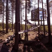 Merasakan sensasi bermalam di hotel-hotel aneh dari seluruh dunia.