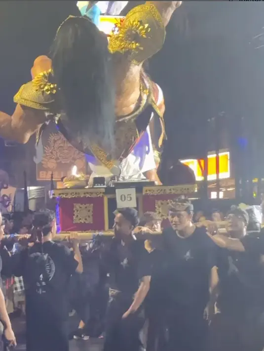 Rizky Febian di acara pengerupukan. [Foto: Instagram/rizkyfbian]