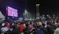 Masyarakat Kutai Kartanegara nobar pertandingan Tim Nasional (Timnas) Indonesia U-23 kontra Korea Selatan di layar besar Videotron Simpang Empat Pendopo Bupati, Tenggarong.