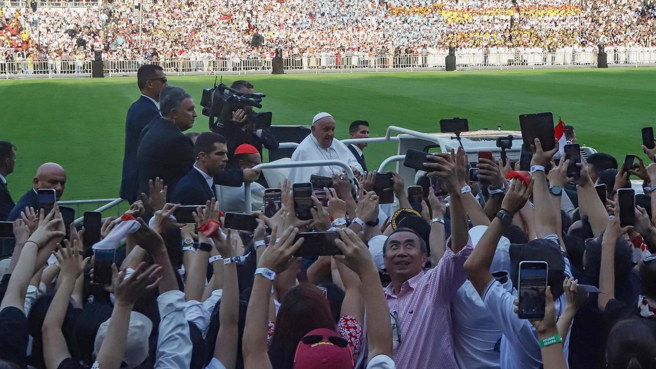 VIDEO: Mengenang Mendiang Paus Fransiskus Naik Mobil Maung Ide Prabowo saat di Indonesia