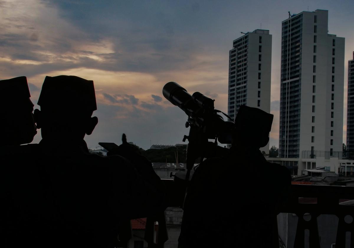 FOTO: Hilal Belum Terlihat di Langit Jakarta Saat Rukyatul Hilal Awal Ramadhan 1447 H
