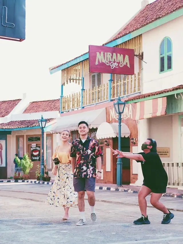 Gaya Liburan Awkarin di Jogja. (Sumber: Instagram/awkarin)