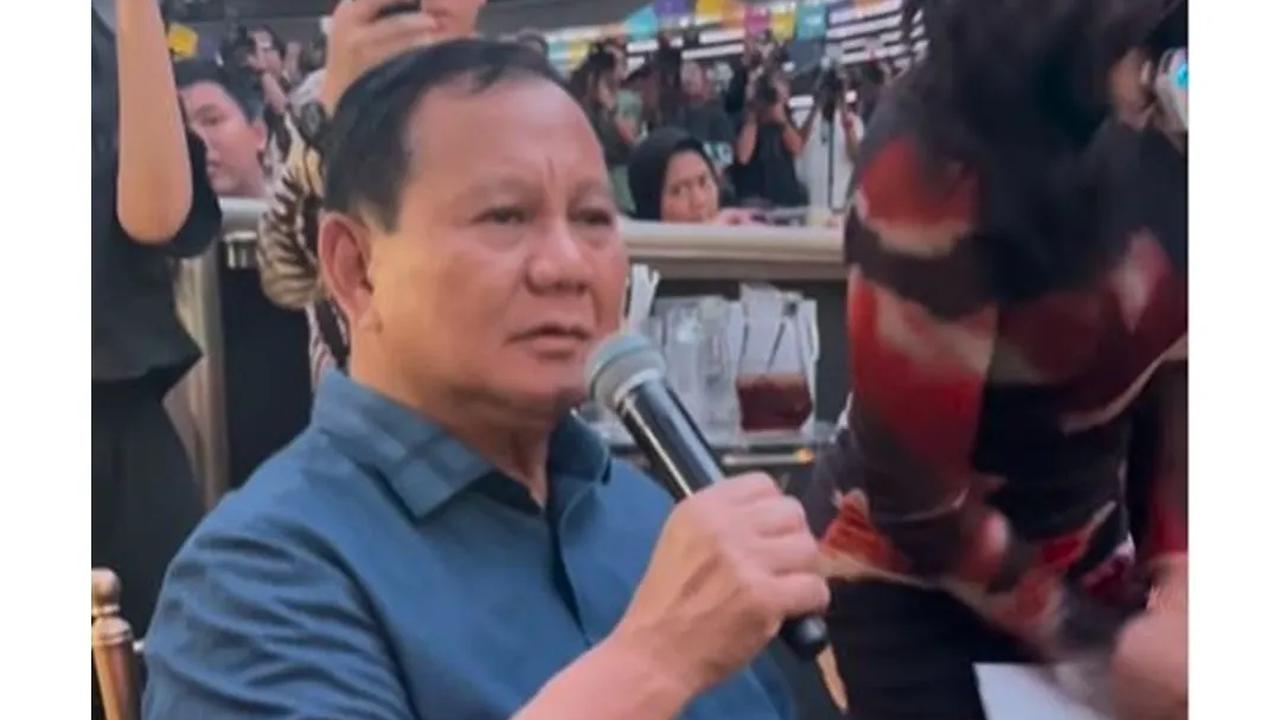 Prabowo Subianto turut hadir di acara ulang tahun Hotman. Dia menyampaikan doa buat Hotman.<br>