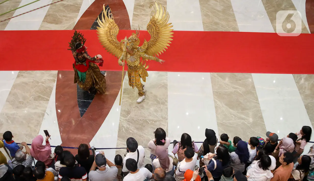 Tahun ini, The Nikolaevs tampil dengan sentuhan kolaborasi dengan budaya Indonesia. (Liputan6.com/Herman Zakharia)