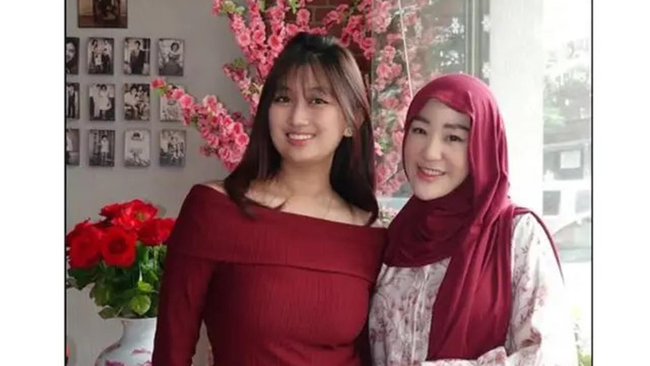 6 Potret Larissa Chou Rayakan Imlek Bareng Keluarga, Anaknya Senang Dapat Angpao