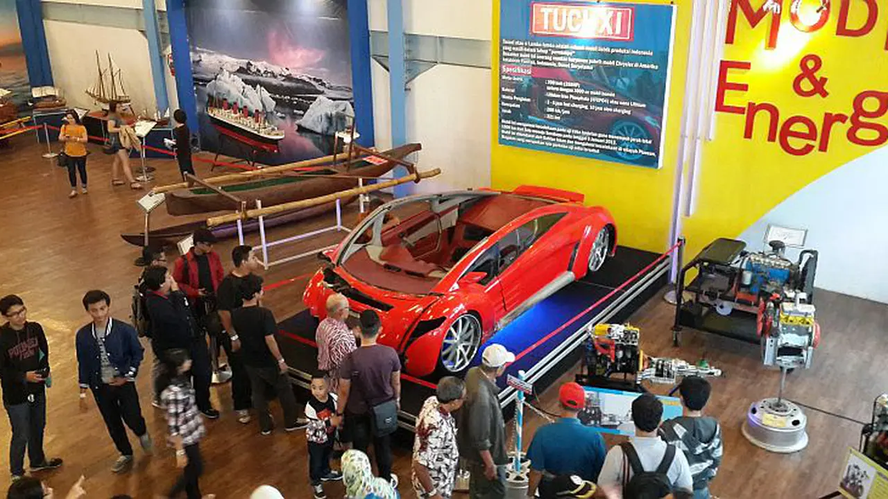 Bangkai Mobil Listrik Dahlan Iskan Jadi Tontonan