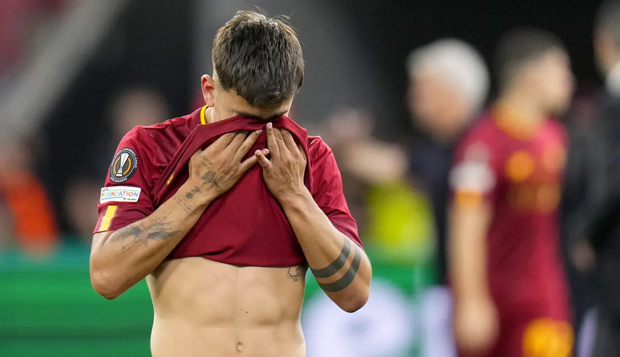 <p>Pertemuan AS Roma dengan Sevilla harus diselesaikan sampai adu penalti karena kedua tim bermain imbang 1-1 selama 90 menit dan kembali gagal mencetak gol di babak tambahan 2x15 menit. (AP Photo/Petr David Josek)</p>
