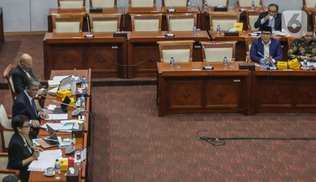 Suasana Rapat kerja Menlu Retno Marsudi dengan Komisi I DPR RI yang membahas Rencana Kerja dan Anggaran Kementerian Luar Negeri TA 2024. (Liputan6.com/Faizal Fanani)