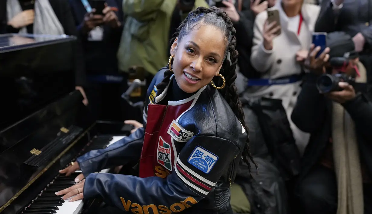 Alicia Keys juga membawakan lagu terbarunya, Lifeline, yang merupakan soundtrack film musikal terbaru, The Colour Purple, yang akan segera tayang. (Scott Garfitt/Invision/AP)