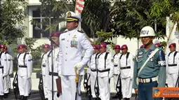 Citizen6, Sidoarjo: Inspektur Upacara peringatan HUT RI ke-67 di Lapangan Apel Mako Pasmar-1, Trian Moekijat, Jalan A. Yani No.1A, Gedangan Sidoarjo, Jumat (17/8) adalah Pasops Denma Pasmar-1 Mayor Marinir I Gede Edy S. (Pengirim: Budi Abdillah).