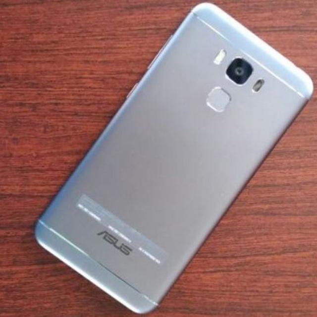 Gambar Hp Iphone Di Atas Meja - Dampak Memperlihatkan Ponsel Di Meja