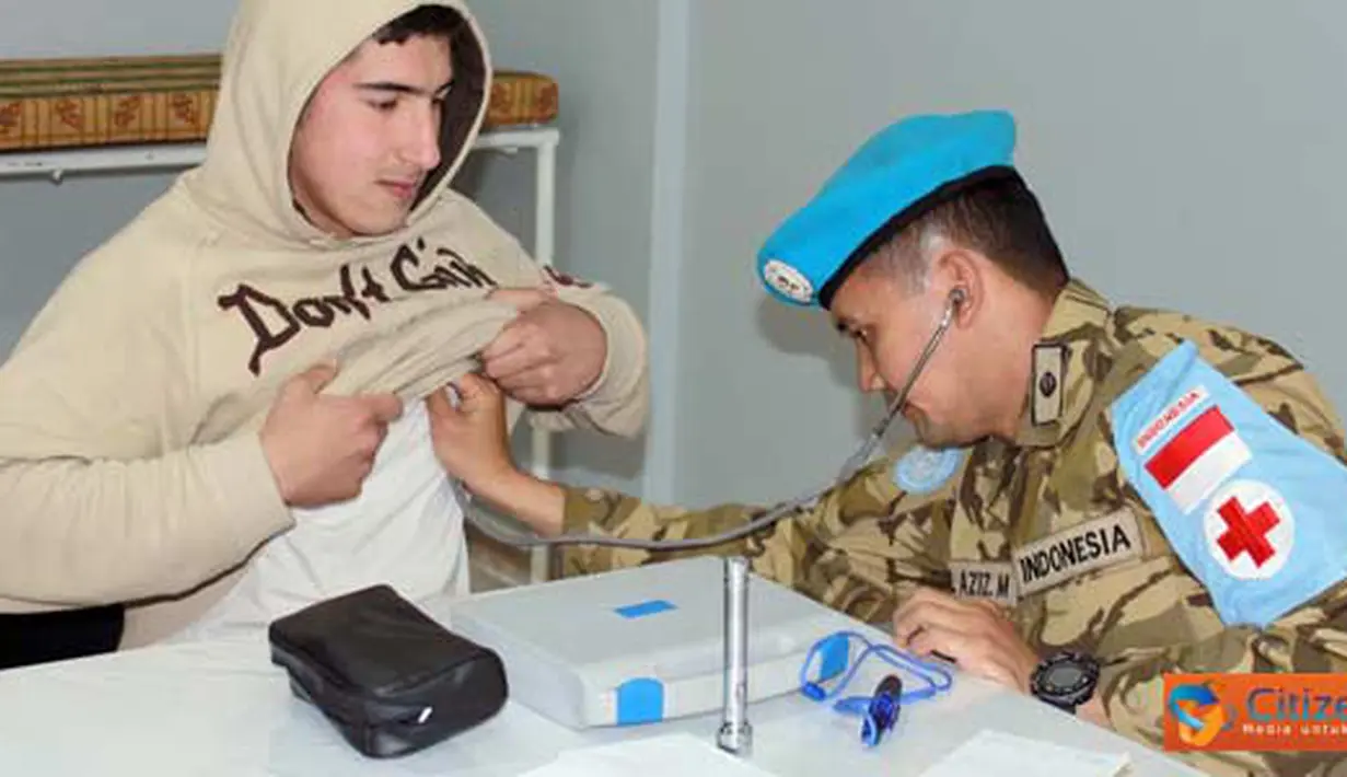 Citizen6, Lebanon: Seksi Cimic (Civilian Military Coordination) Satgas Batalyon Mekanis Konga XXIII-E/Unifil (Indobatt) menggelar program pengobatan massal di wilayah sekitar area operasi Markas Indobatt, Minggu (10/4). (Pengirim: Badar)