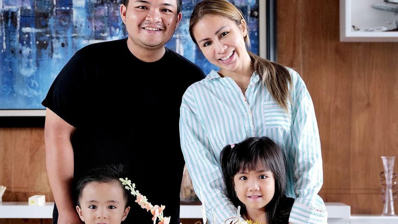Kehidupan Mewah Suami Momo Geisha yang Beri Hadiah Lapangan Futsal untuk Anak hingga 20 ART di Rumah