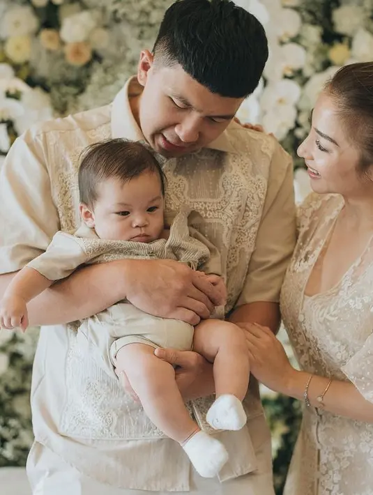 Akikah digelar untuk baby Issa Xander Djokosoetono & Lalita Shanumikaila Baghaskara yang merupakan putra dan putri dar Nikita Willy dan Winona Willy. (instagram/nikitawillyofficial94)