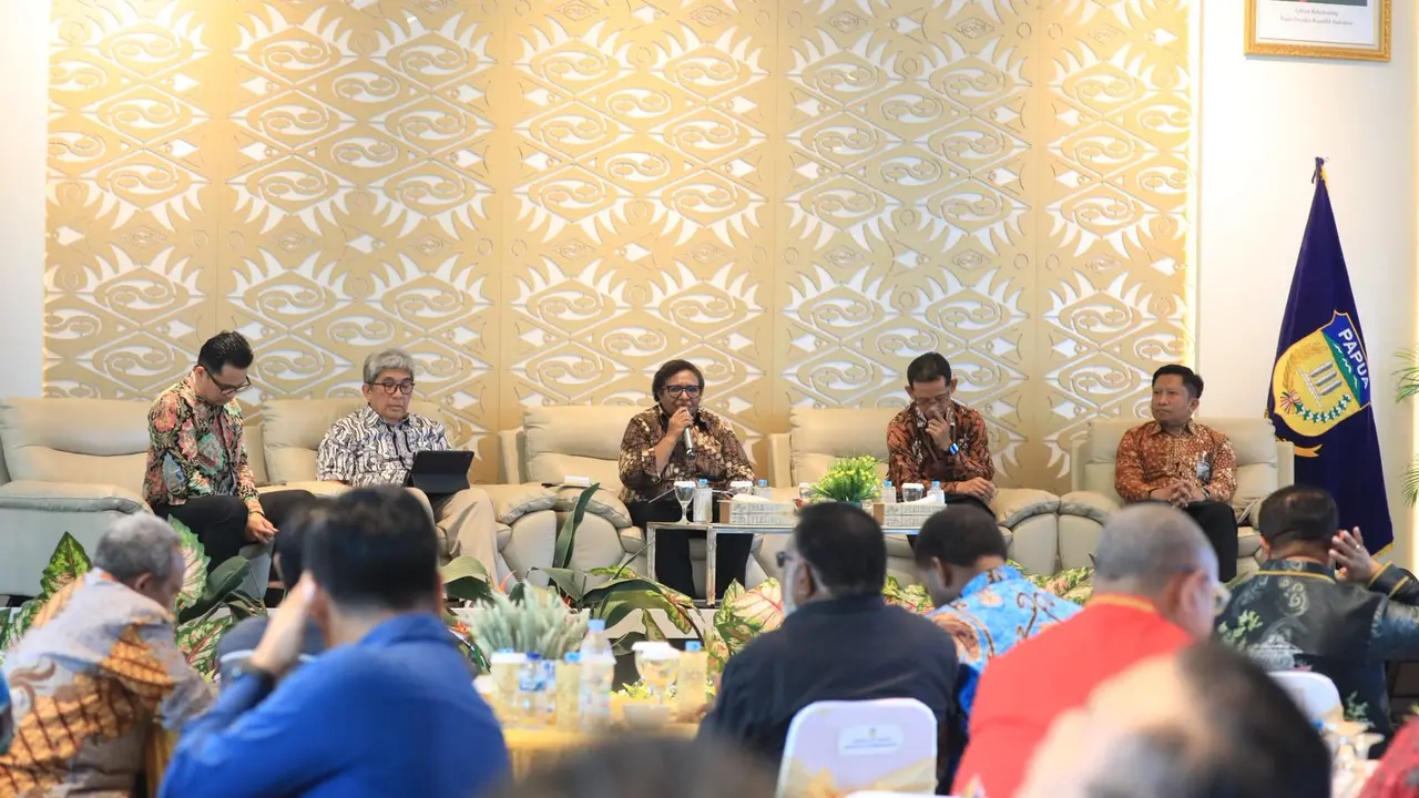 Wamendagri Ribka Haluk saat menghadiri Rapat Koordinasi Perbaikan Tata Kelola dan Pencegahan Korupsi Dana Otsus
