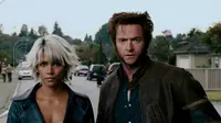 Storm dan Wolverine di film X-Men. (20th Century Fox)