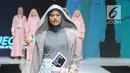 Model mengenakan busana rancangan IM Syari  x Dini Aminarti saat Muslim Fashion Festival (MUFFEST) 2019 di JCC, Jakarta, Jumat (3/5/2019). IFI (INTERNATIONAL) X KOREA K-STREET BY GLINGREEM menampilkan rancangan IM x Dini Aminarti Sebanyak 11 koleksi busana hijab. (Liputan6.com/Herman Zakharia)