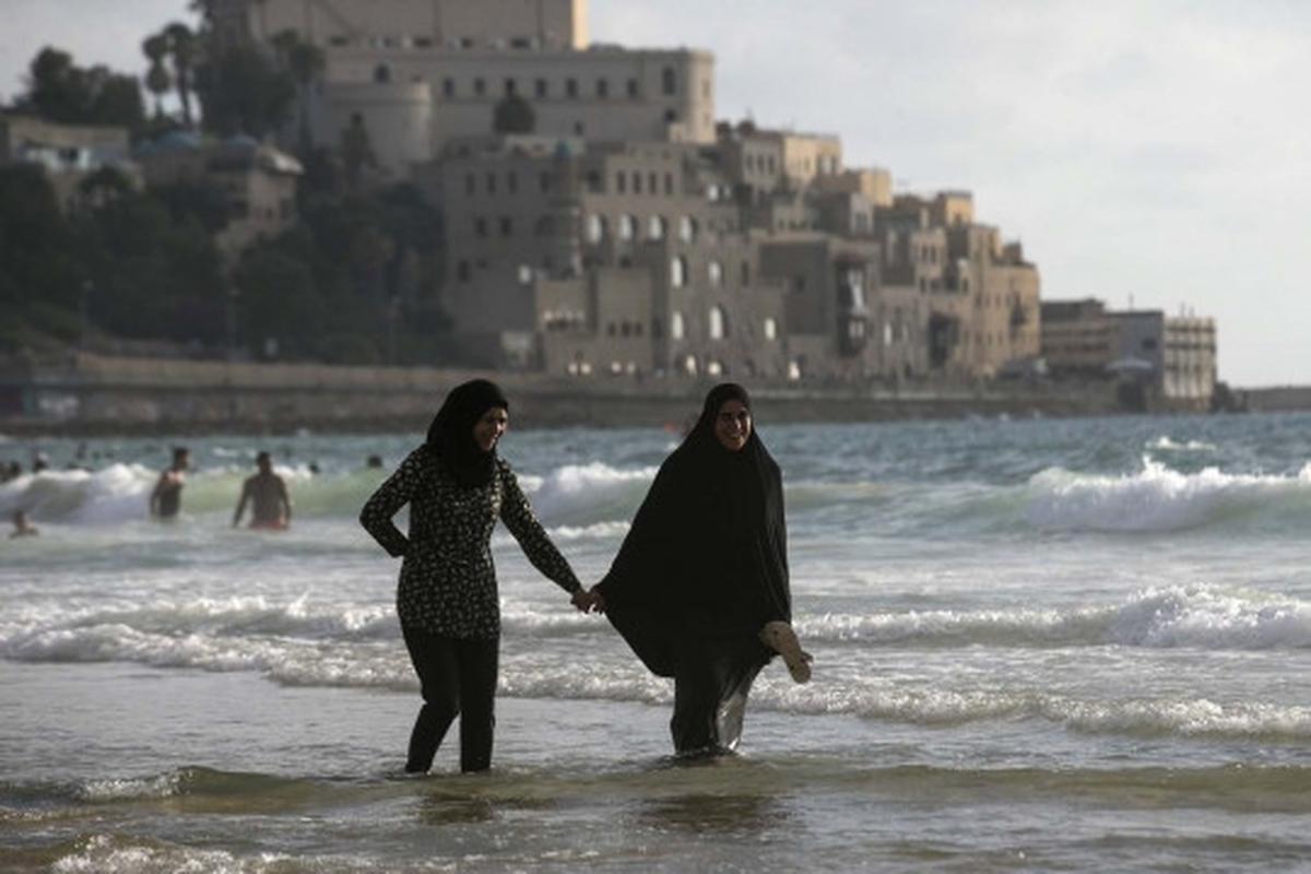 Idul Fitri, ribuan warga Palestina padati pantai-pantai di Israel