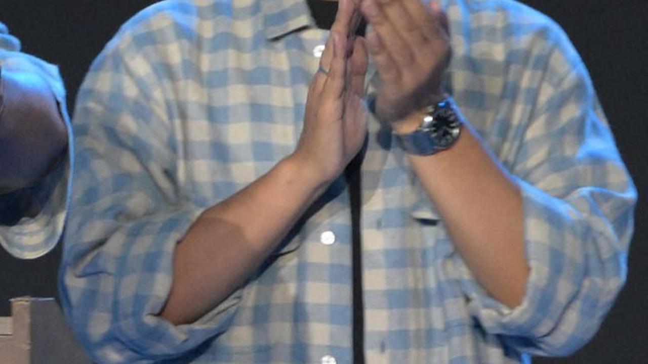 Tiga bulan lalu saya bukan siapa-siapa. Saya masih dikatai plonga-plongo, dikatain Samsul, dikatai takut debat," kata Gibran.&nbsp;Bay Ismoyo/AFP<br>