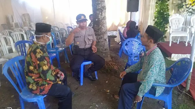Dua keluarga di Kebumen legowo menunda resepsi pernikahan meski teratak sudah terpasang. (Foto: LIputan6.com/Polres Kebumen/Galoeh Widura)
