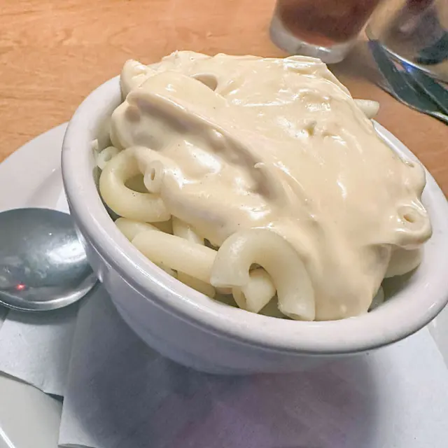 6 Potret Nyeleneh Sajian Pasta Resto Ini Bikin Elus Dada, Jadi Enggak Nafsu