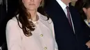 Kate Middleton saat menghadiri Commonwealth Observance di Westminster Abbey, London pada 9 Maret 2015. (AFP Photo/John Stillwell)