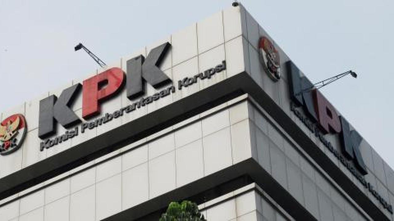 Aksi-aksi KPK jelang acara besar parpol