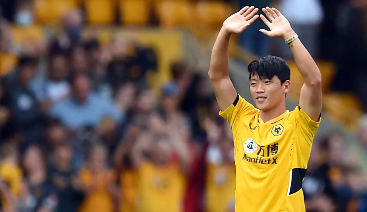 Wolverhampton Wanderers resmi mendatangkan Hwang Hee-chan dari RB Leipzig dengan status pinjaman pada bursa transfer musim panas ini. Penyerang berkewarganegaraan Korea Selatan tersebut diboyong dengan harga 13 juta poundsterling atau Rp256 miliar. (Foto: AFP/Oli Scarff)