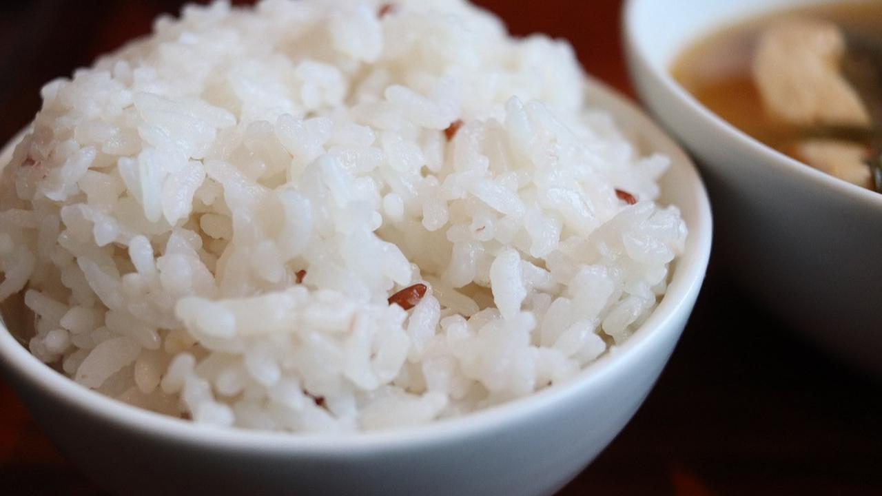 Perbedaan Kandungan Nutrisi antara Nasi Panas dan Nasi Dingin