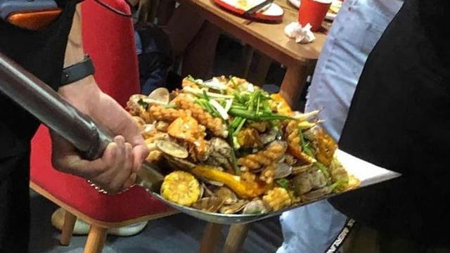 6 Potret Alih Fungsi Sekop dan Cangkul Ini Bikin Tepuk Jidat