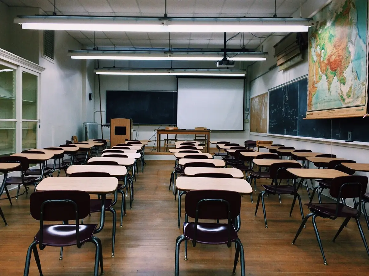 Interpretasi Mimpi Di Asrama Sekolah: Makna Dan Ramalan Tersembunyi