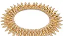 Anne memilih kalung High Jewelry Vimini dalam balutan emas kuning 18 karat dengan taburan berlian pavé. Dipadukan dengan anting Vimini serta cincin High Jewelry.  [Dok. Bvlgari]