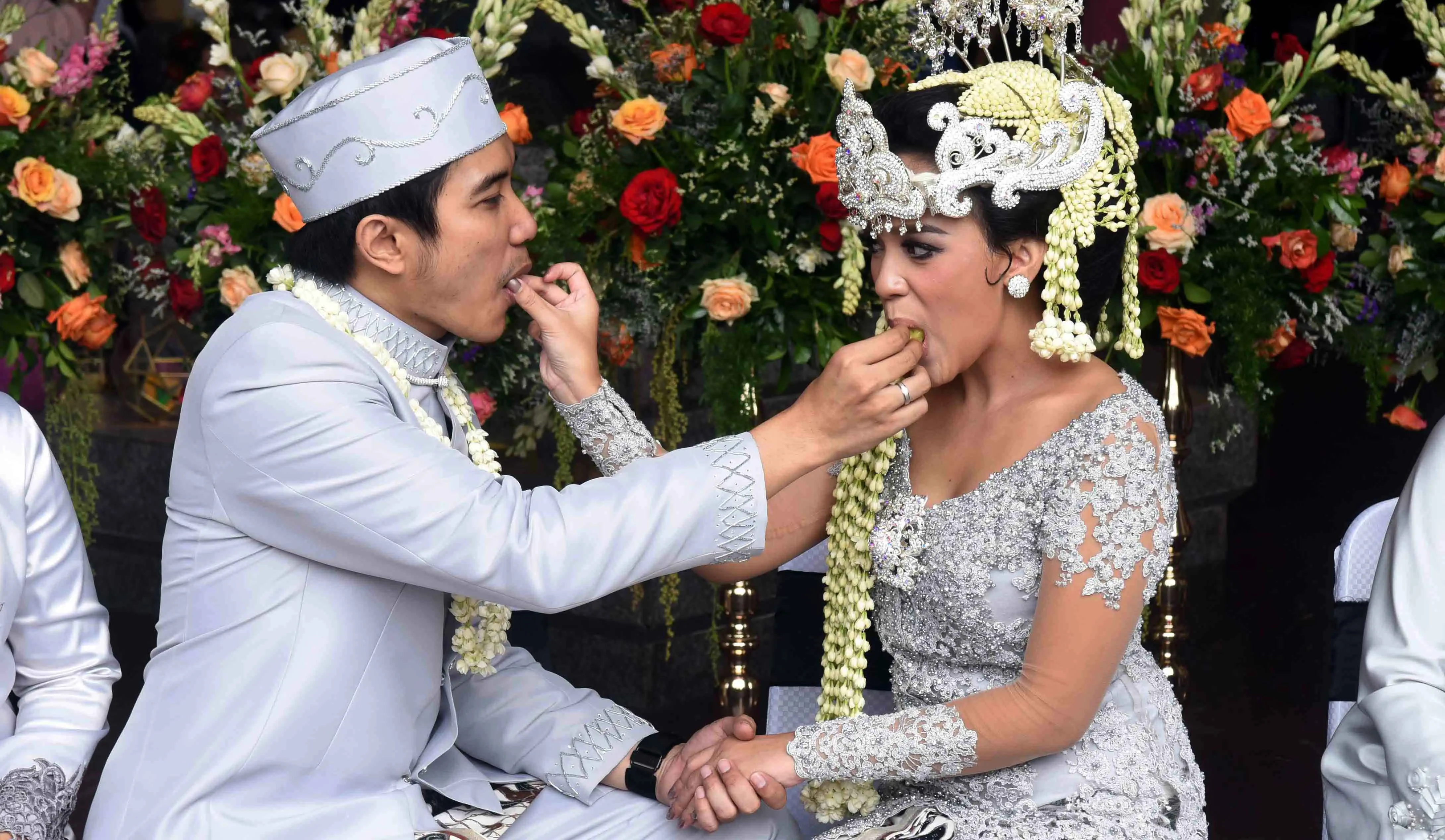 Fikha Effendi dan Lale and D'Essential.
 (Nurwahyunan/Bintang.com)