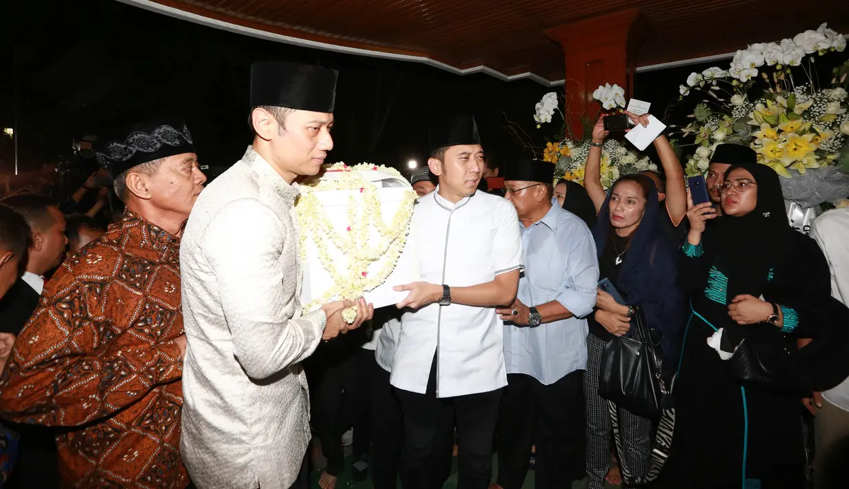 Jenazah Ani Yudhoyono tiba di Cikeas