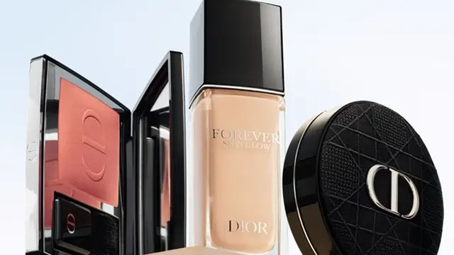 4 Produk Makeup Esensial yang Wajib Digunakan untuk Tampil Flawless Natural Seperti Jisoo BLACKPINK