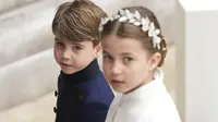 Putri Charlotte dan Pangeran Louis di penobatan Raja Charles III. (Dan Charity/pool photo via AP)