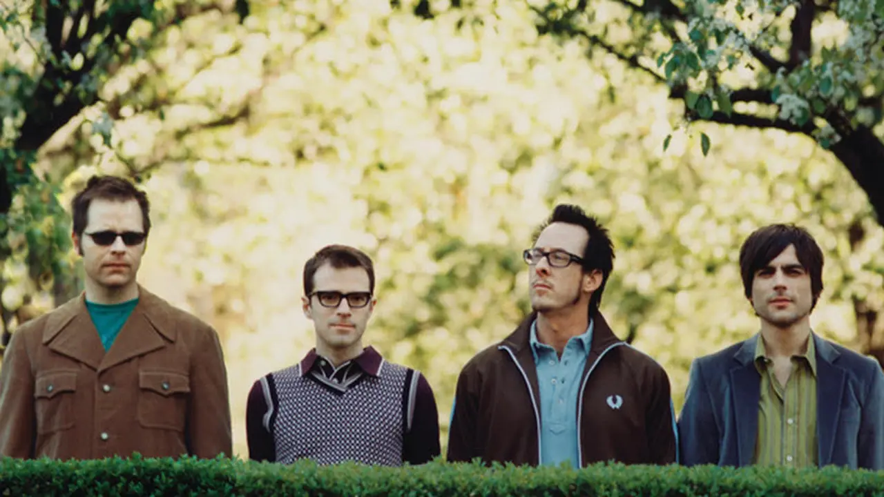 Weezer Beri Tanda-Tanda Rilis Album Baru