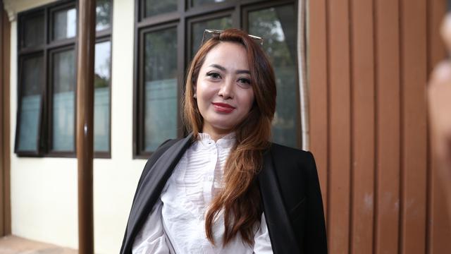 [Bintang] Roby Geisha dan Cinta Ratu Nansya