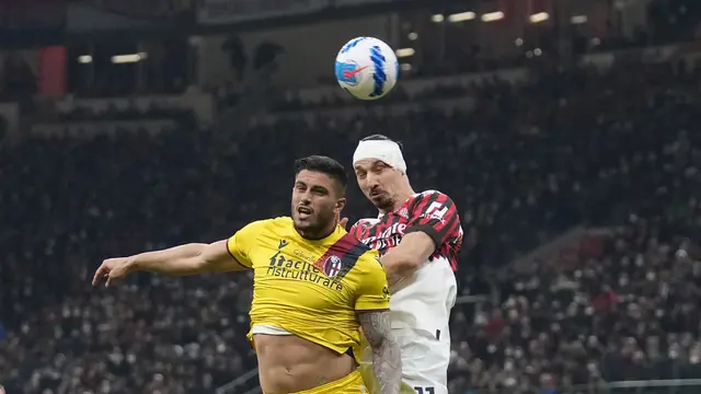 Foto: Aksi Zlatan Ibrahimovic Pakai Perban di Kepala saat AC Milan Ditahan Imbang Bologna di Liga Italia