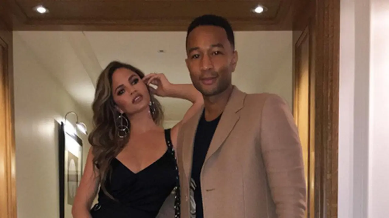 [Bintang] Chrissy Teigen dan John Legend