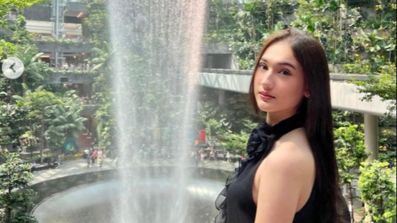 Laura Moane Jalan - Jalan ke Singapore